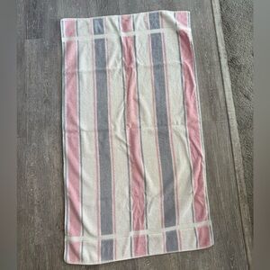 Vintage bath towel💗🩶🤍